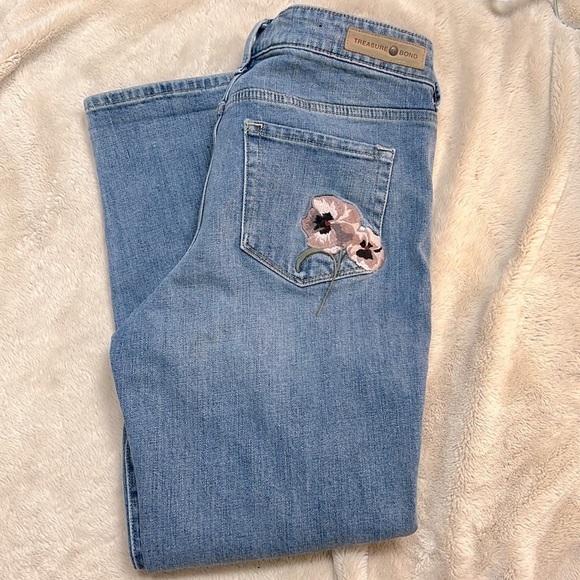 TREASURE & Bond Grant Mid Rise Ankle Boyfriend Jeans w/Floral Embroidery- Sz 28 - Picture 4 of 8